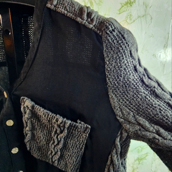 HOMMAGE Beautiful Sweater Top - Picture 4 of 10